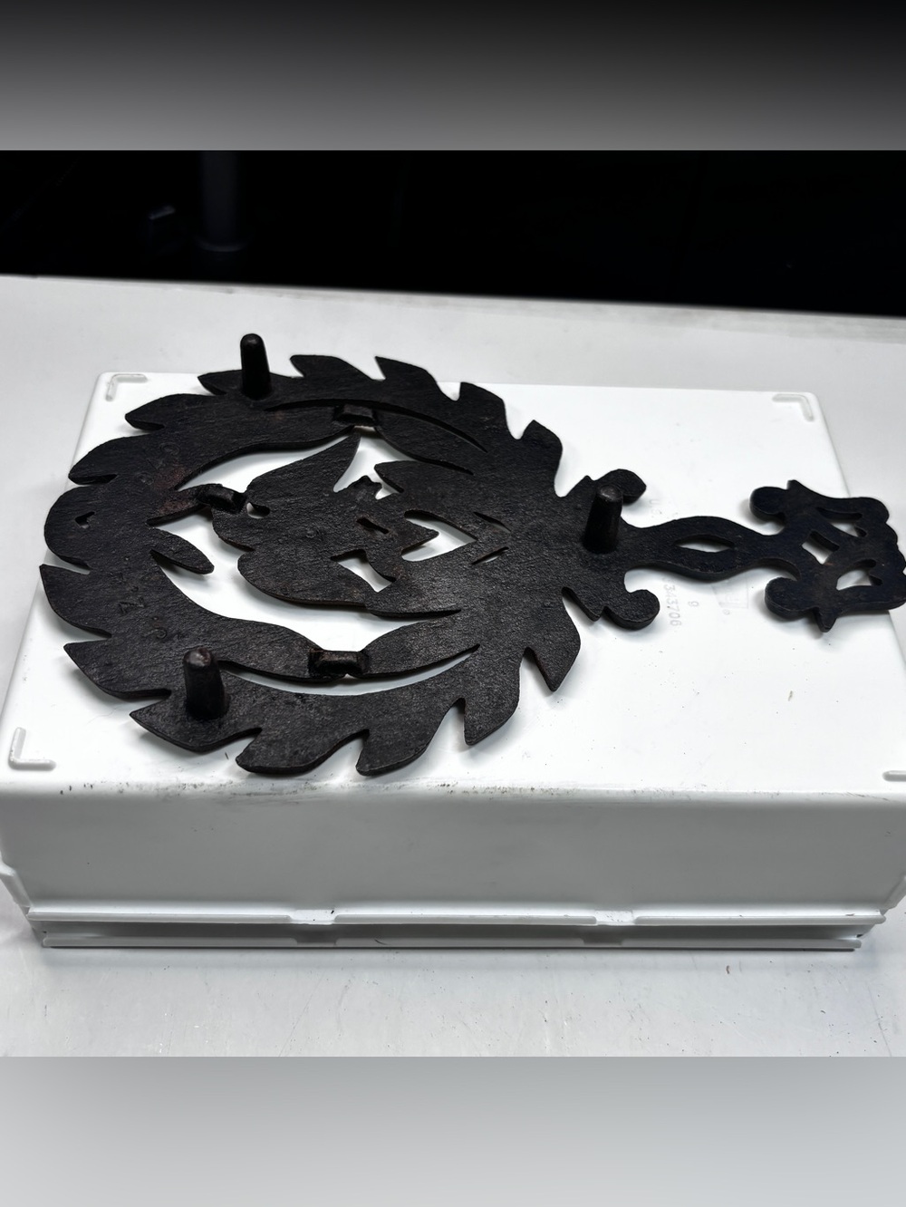 Vintage 1949 J.Z.H. Cast Iron Trivet Eagle & Heart Wreath Americana heart - Picture 7 of 10